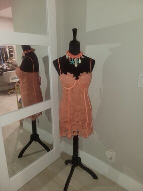 Delicate Coral Lace Dress Che By Chelsey Brand New  Cocktail Dress   Miami Style